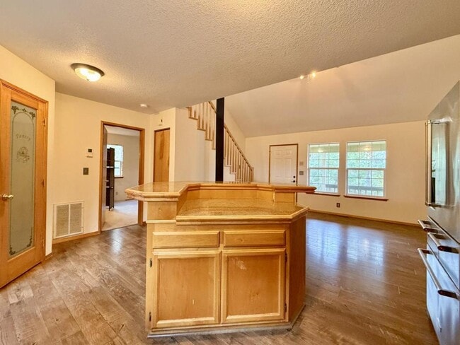 Building Photo - 300 Colonial Dr