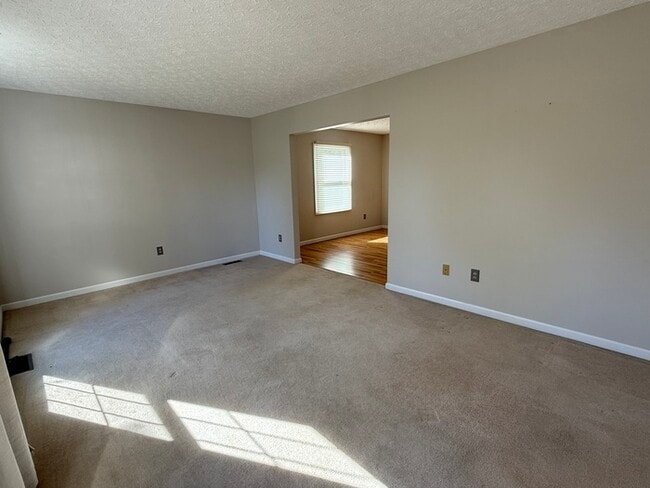 Building Photo - Updated 4 Bedroom, 2.5 Bath Home