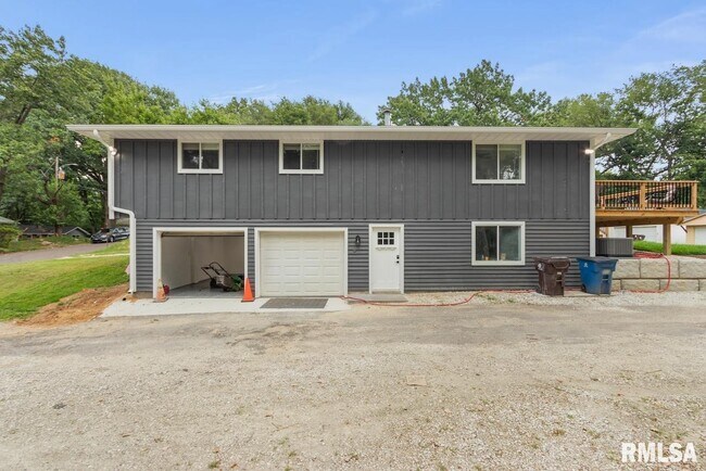 Building Photo - 1900 E Knox St