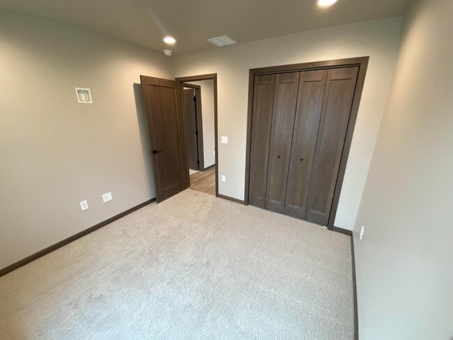 Building Photo - 216 S Elmwood Ave