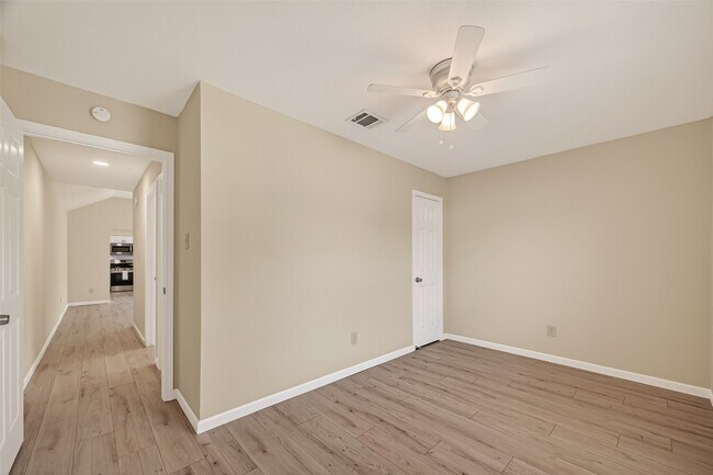 Building Photo - 13843 Northlake Dr