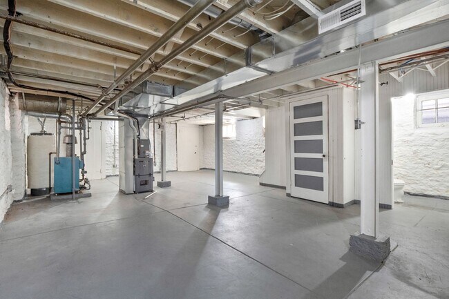 Building Photo - Home on the Range