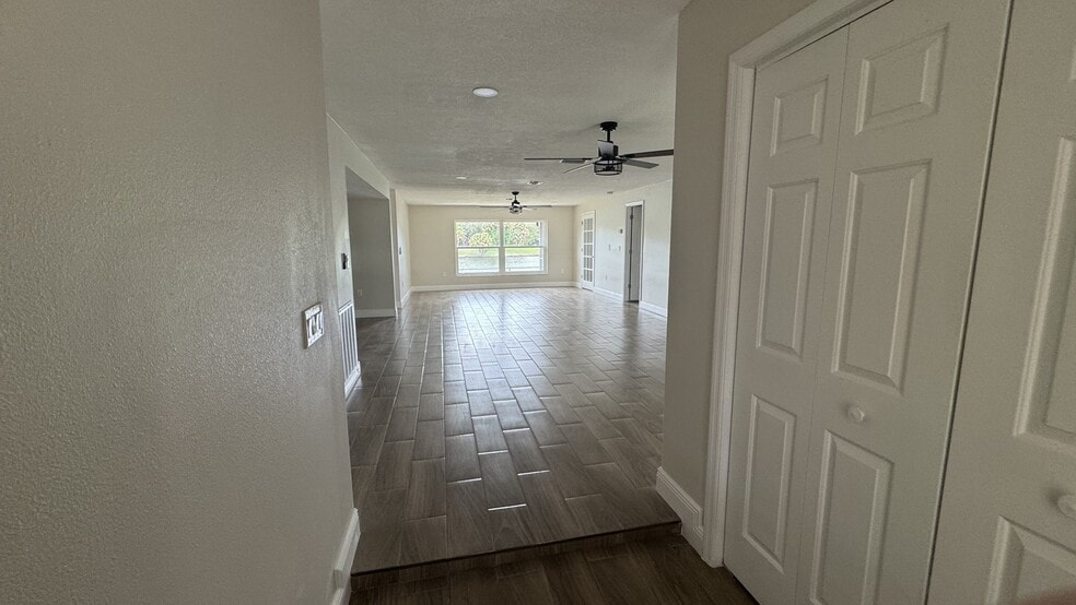 Building Photo - 7409 Lake Forest Cir