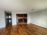 Building Photo - 967 E 94th St
