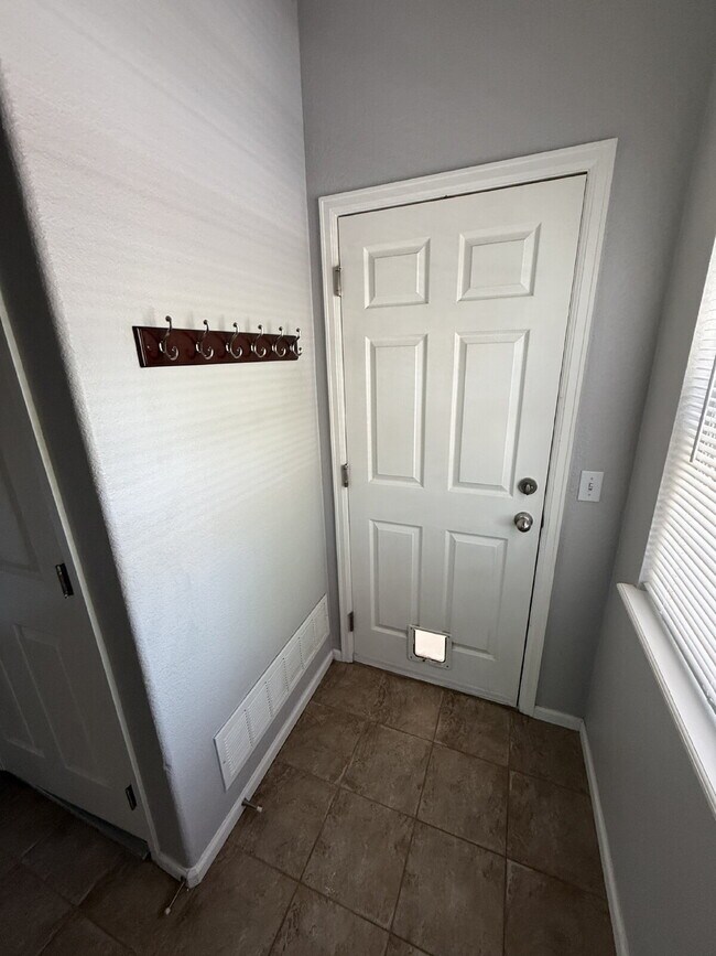 Building Photo - "Spacious 2-Bed Condo with 2.5 Baths in Aurora – Quiet Community in Aurora