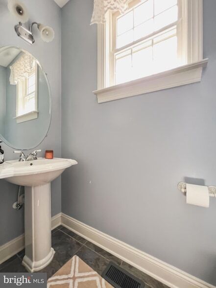 Building Photo - 41855 Meynard Ct