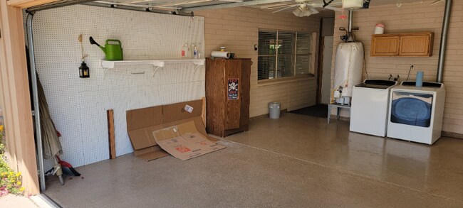 Building Photo - 8044 E Cambridge Ave