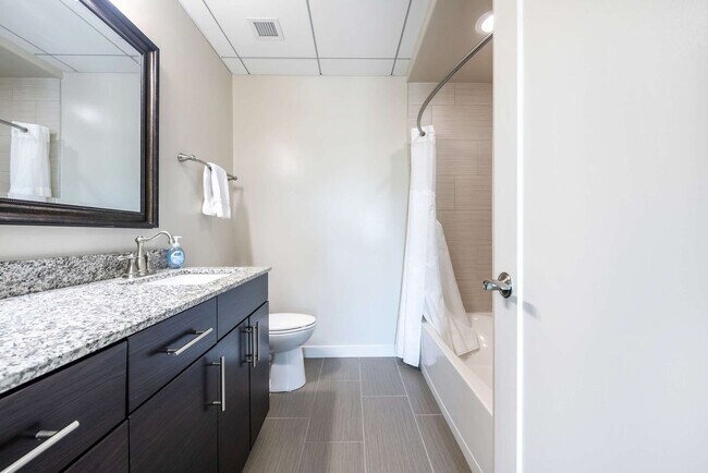 Building Photo - 10 Light St