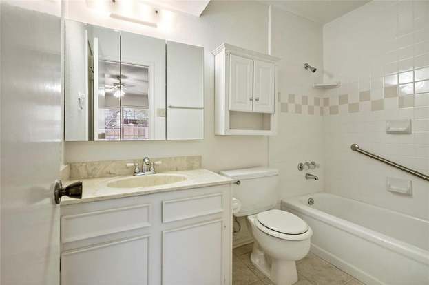 Building Photo - 1716 Huge Oaks St