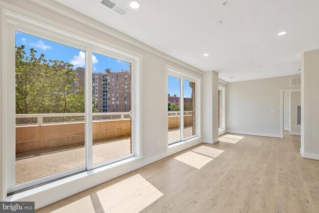 Building Photo - 635 Slaters Ln