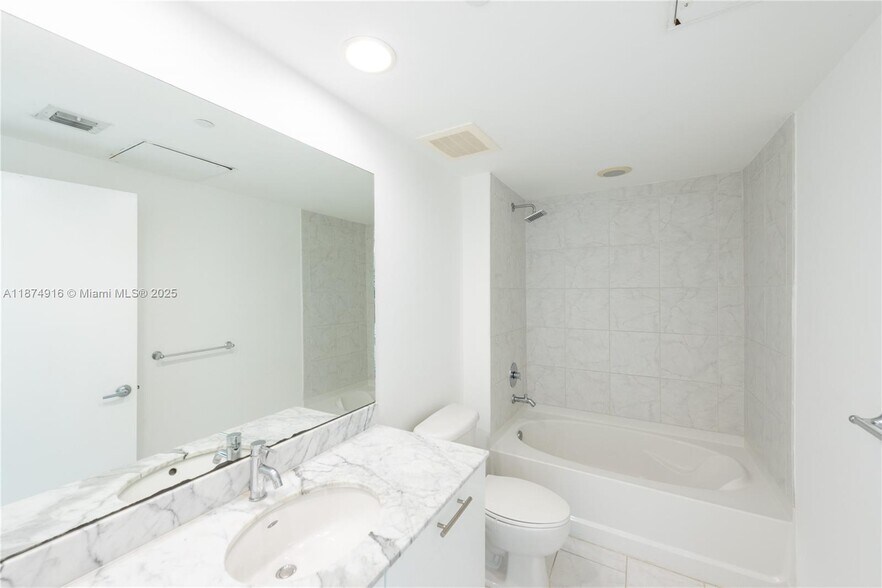 Building Photo - 951 Brickell Ave