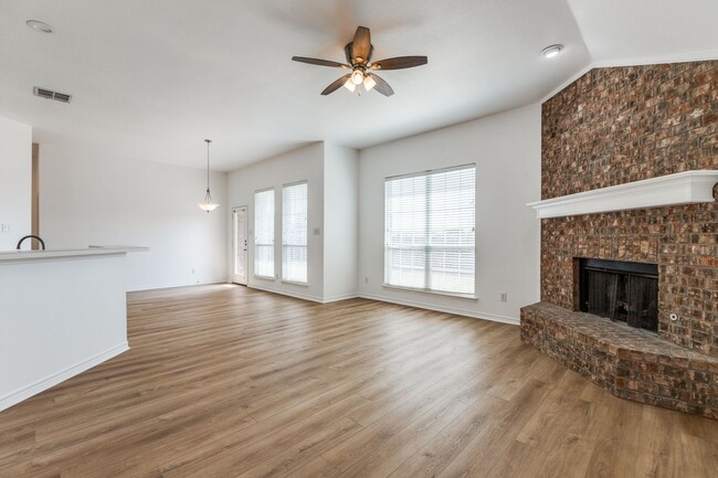 Building Photo - 9247 Aristocrat Ln
