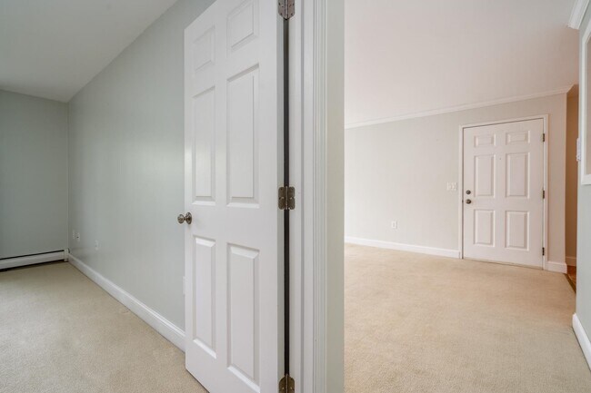 Building Photo - 11 Northbrook Dr