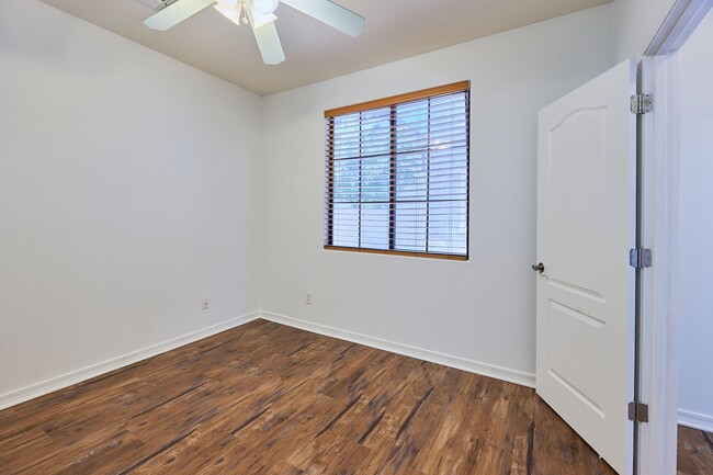 Building Photo - 2340 W Dusty Wren Dr