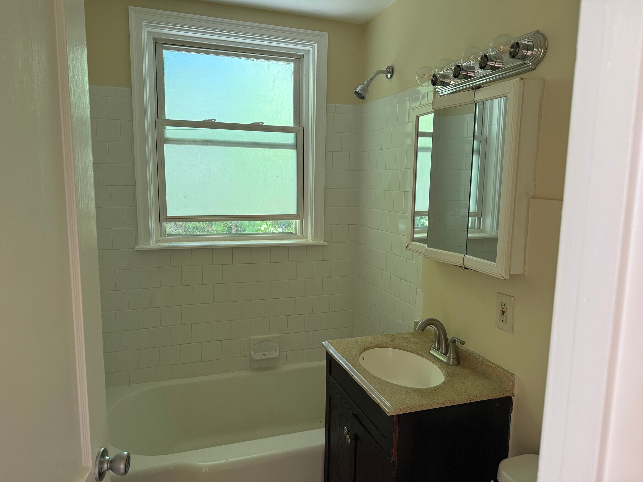 BATHROOM - 190 Institute Rd