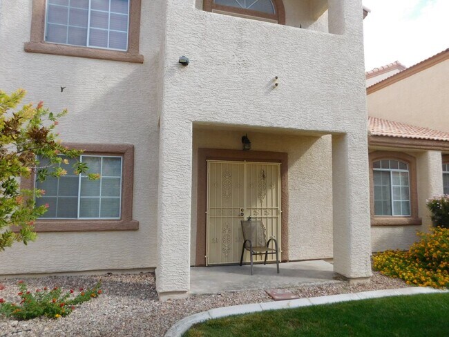 Building Photo - Gorgeous 3 bedroom condo with a 2 car garage! Tons of upgrades*Southwest*Gated community*