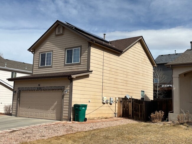 Building Photo - Cozy 3-bed, 2.5-bath home in desirable Stetson Ridge.