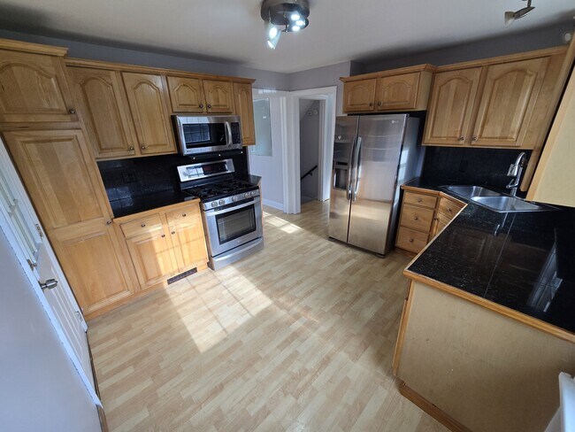 Building Photo - 532 Orwood Pl