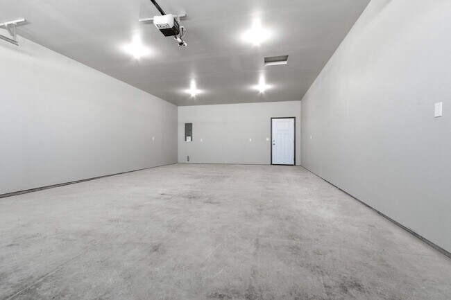Building Photo - 3653 E Rubyred Dr