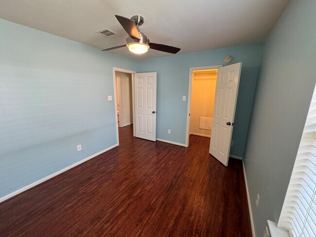 Building Photo - 9907 Rushing Springs Dr