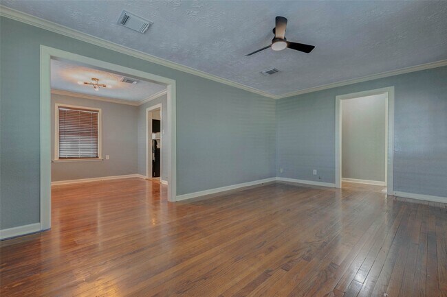 Building Photo - 2043 Alta Vista St