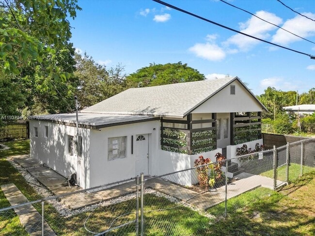 Building Photo - 6318 NW 19th Ct