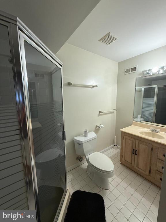 Building Photo - 10 Candlelight Ct