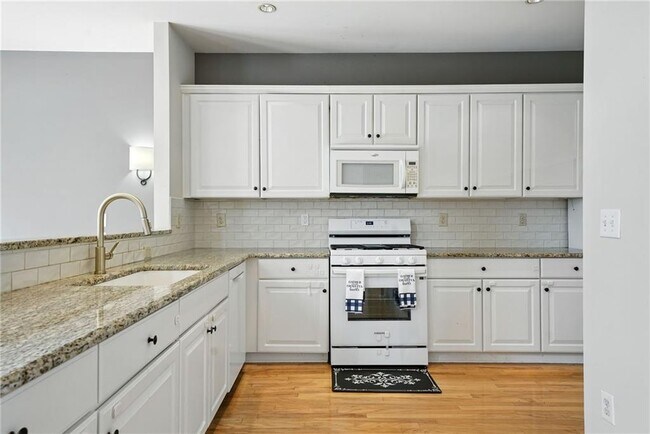 Building Photo - 3966 Kendall Cove