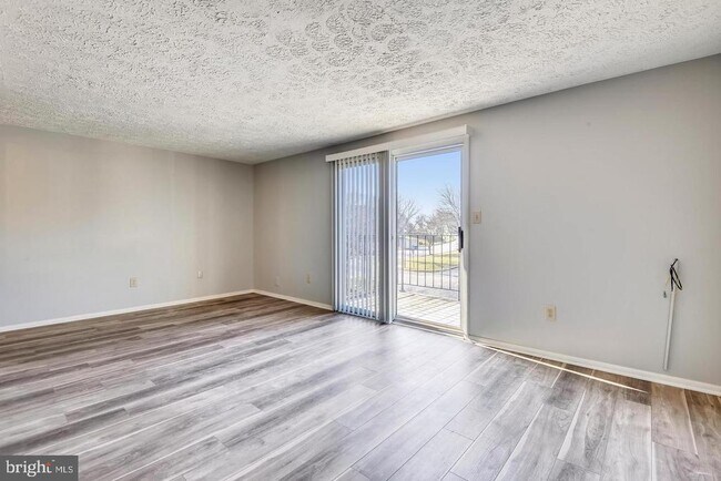 Building Photo - 3501 Wedgewood Ct