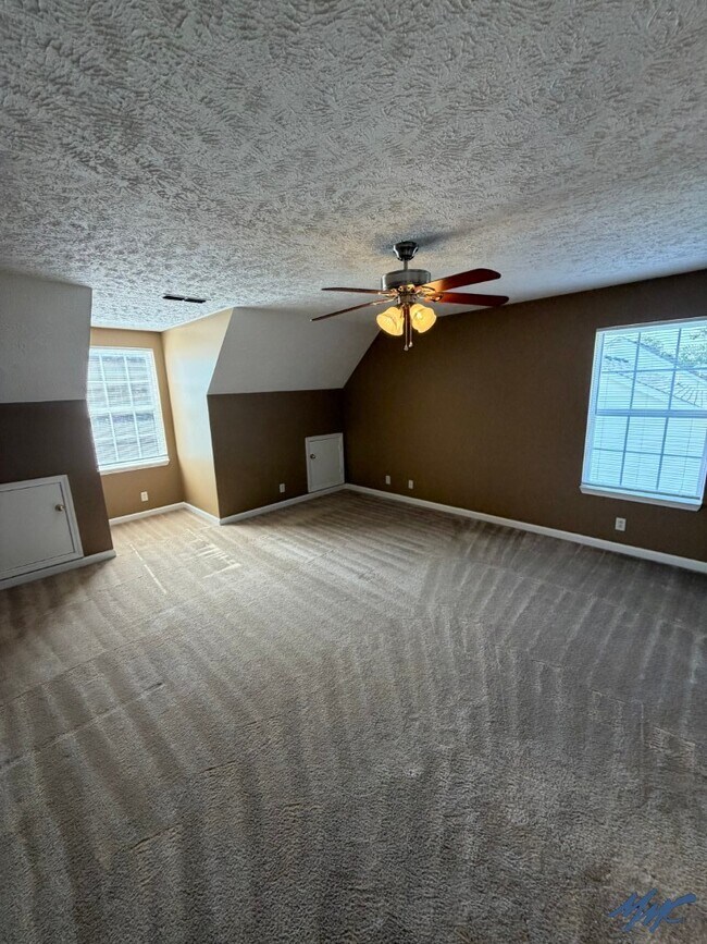 Building Photo - 1415 Owasa Trail