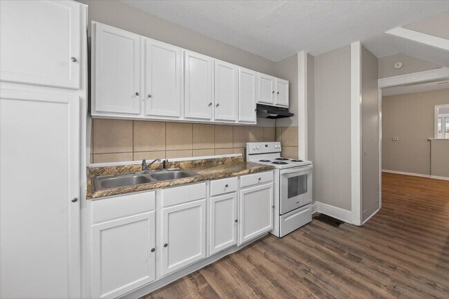 Building Photo - 3403 Broadway St