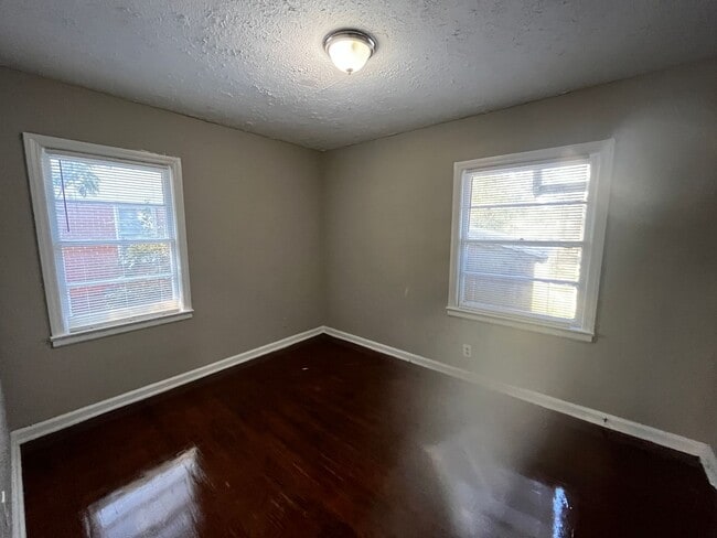Building Photo - **UPCOMING**4 Bedroom / 2 Bathroom Home fo...