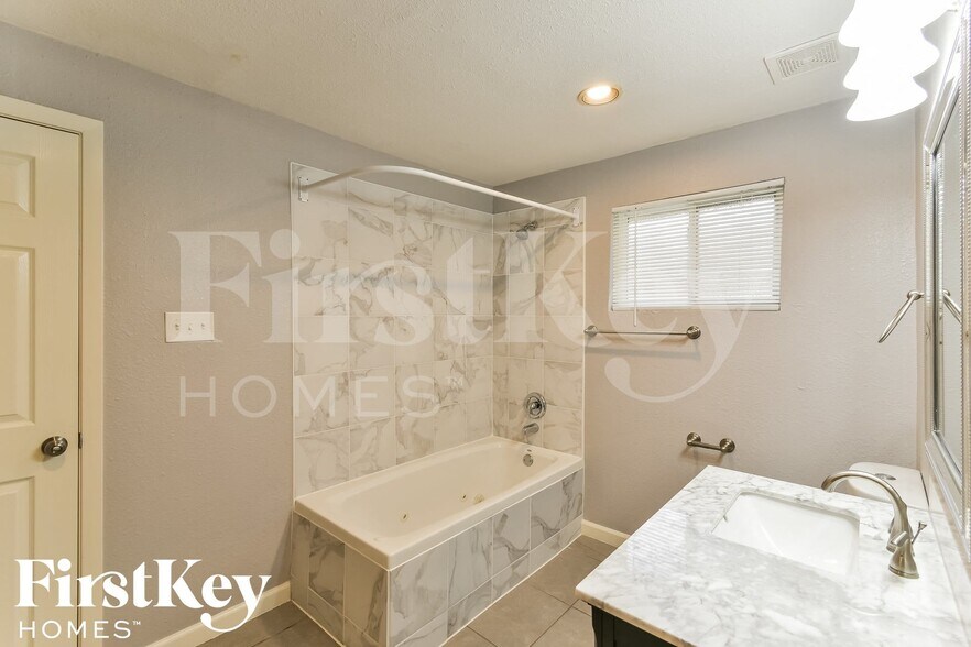 Building Photo - 2502 Costa Mesa Dr