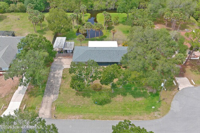 Building Photo - 670 Kings Way