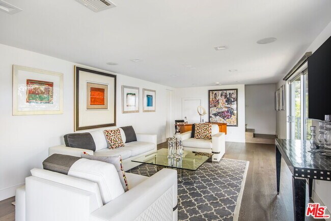 Building Photo - 2600 Carman Crest Dr