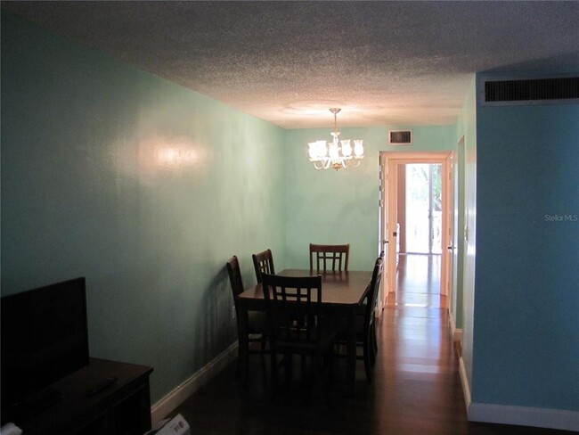 Building Photo - 2630 Pearce Dr