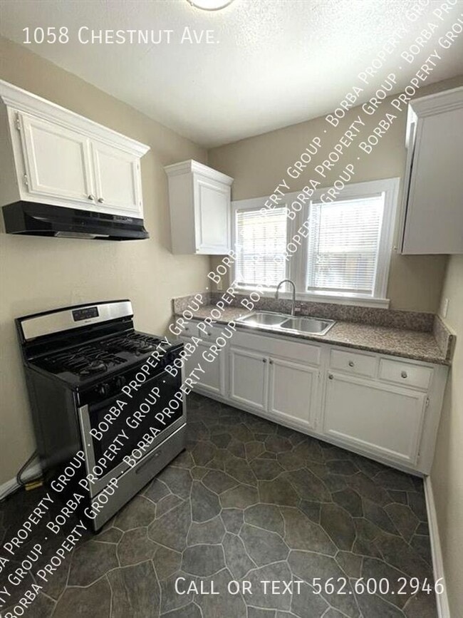 Building Photo - 1058 Chestnut Ave