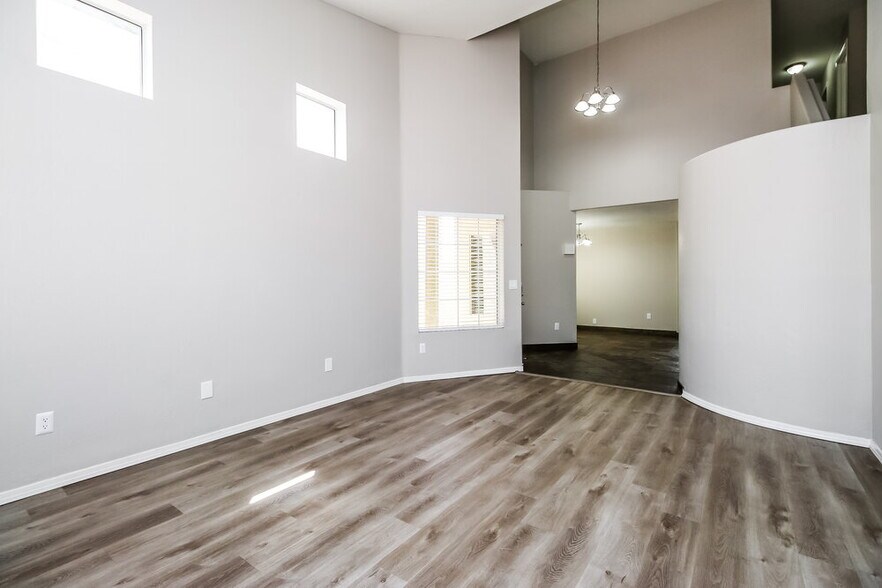Building Photo - 927 E Glenmere Dr