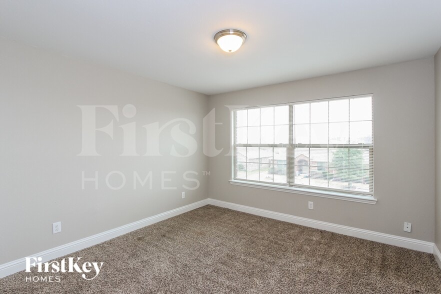 Building Photo - 1215 Jewel Ln