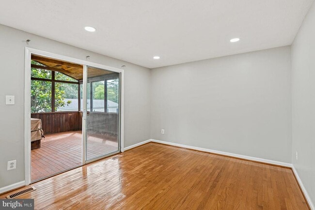 Building Photo - 9409 Mirror Pond Dr