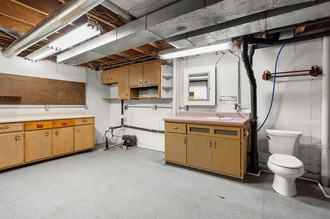 Building Photo - 1303 Haen Dr