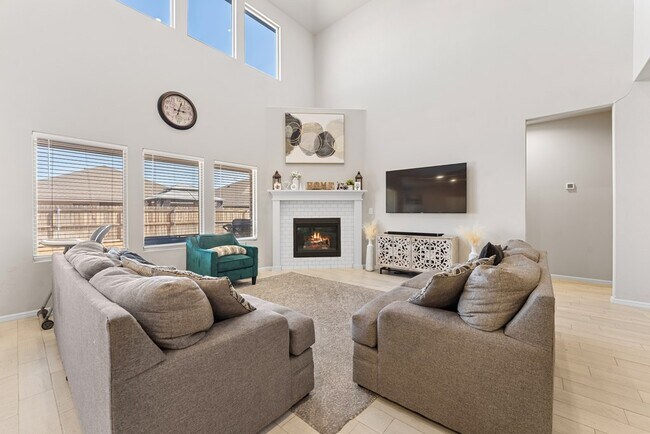 Building Photo - 7118 Adenium Rd