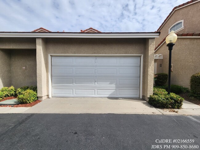 Building Photo - Rancho Cucamonga 3 Bedroom Condo
