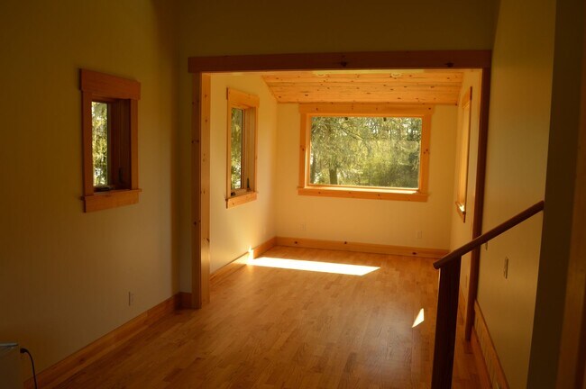 Building Photo - Furnished Home on False Bay