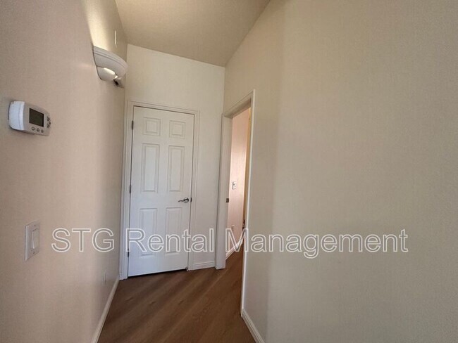 Building Photo - 3753 E Canyon Crest Ave