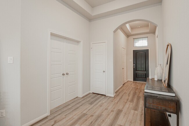 Building Photo - 16431 Elkcreek Dr