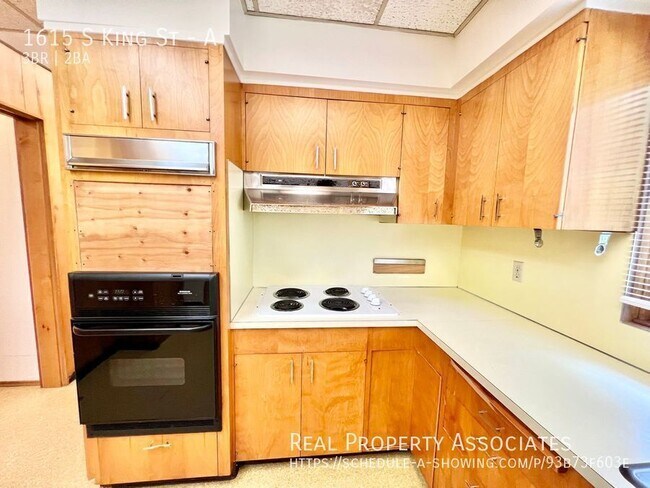 Building Photo - 1615 S King St