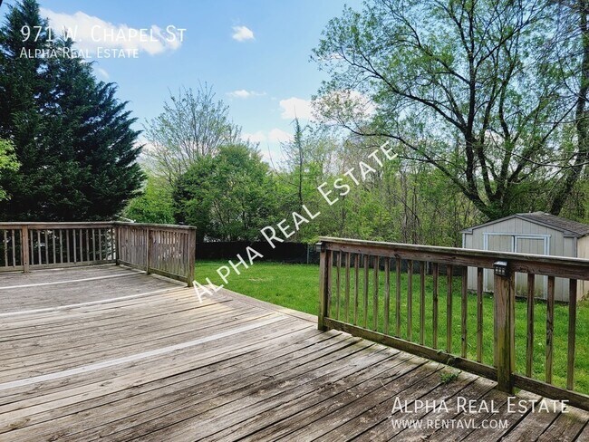Building Photo - Pet friendly home with level fenced back y...