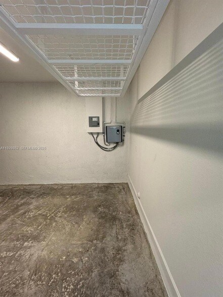 Building Photo - 724 SE 13th St Cir