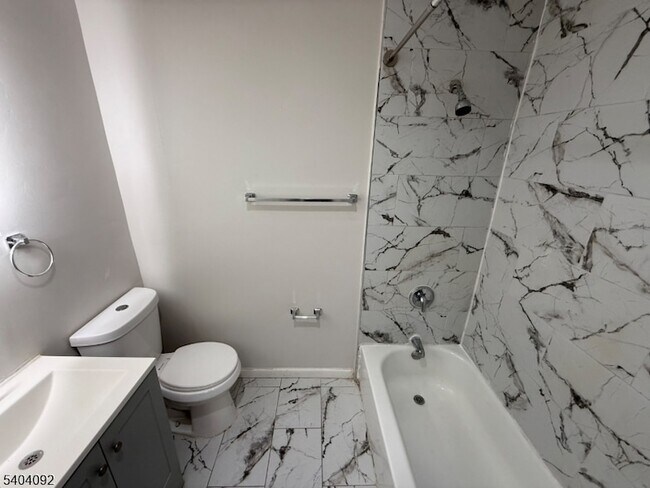 Building Photo - 28 Kenmore Ave